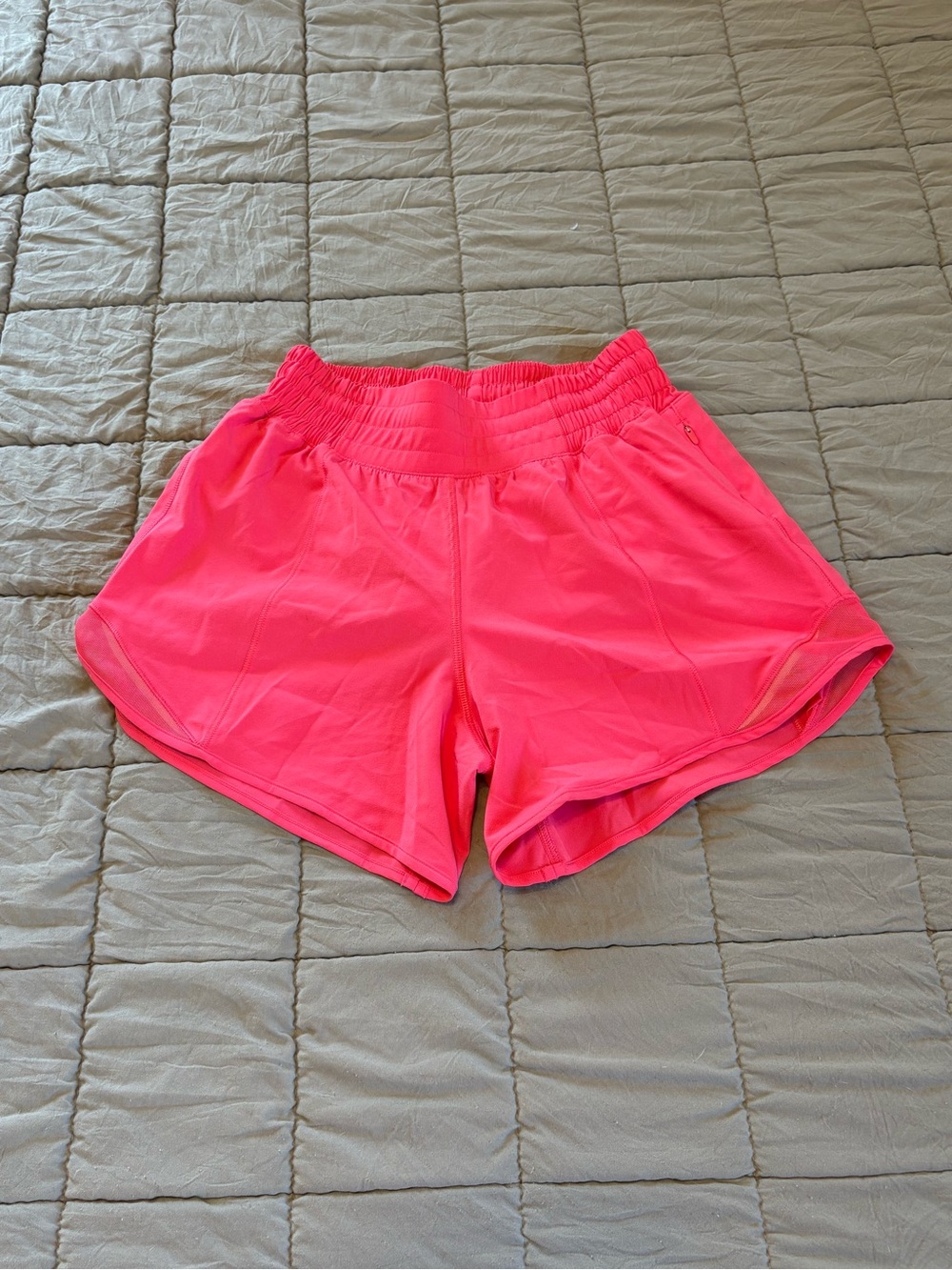 Lululemon Hotty Hot High-Rise Lined Short 4" - Lip Gloss - Picture 2 of 3